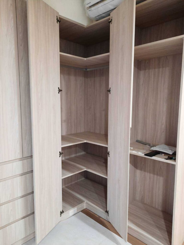 衣櫃衣櫥間的系統櫃實照－２善用轉角處