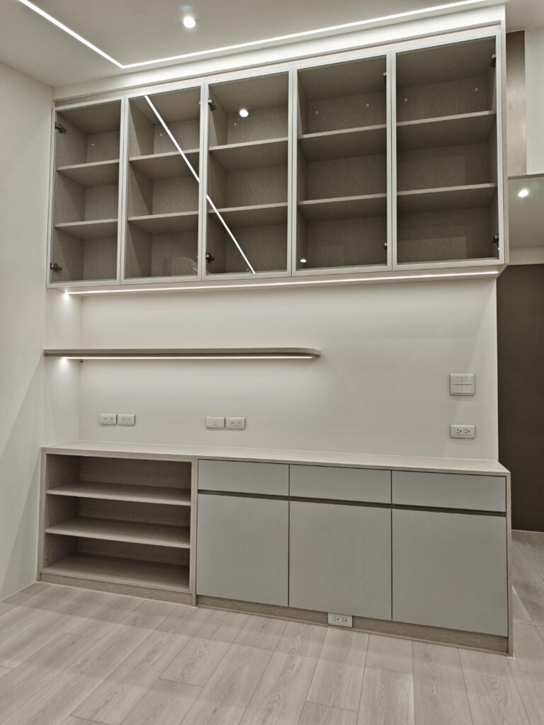 台北客廳系統櫃實例現場照２－白色簡約