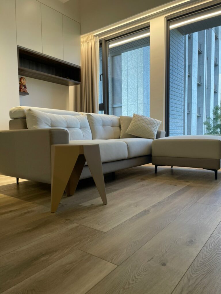 鋪設SPC地板實際案例照片-客廳