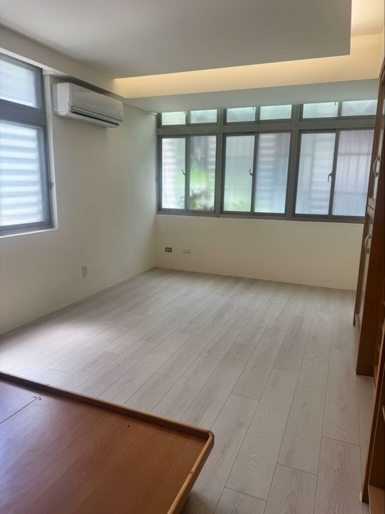 台北卡扣式超耐磨木地板 施工案例照
