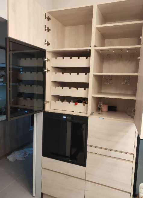 客訂系統櫃-廚房系統櫃兼具酒櫃